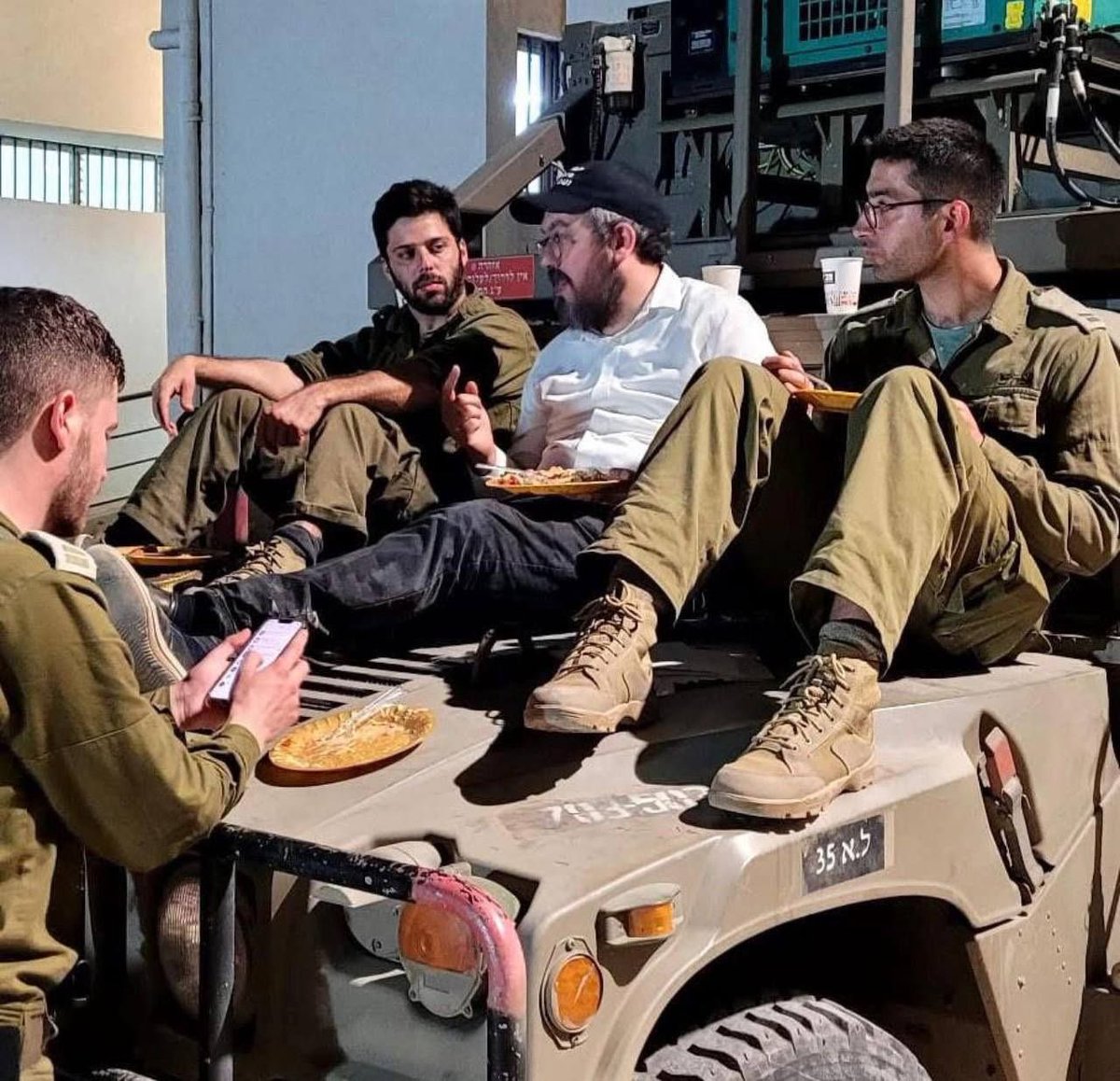 WarMonitors's tweet image. ⚡️Rabbi Eli Schlanger, head of the Chabad mission, was killed in the shooting attack in Australia.

Here he is with the Israeli army.