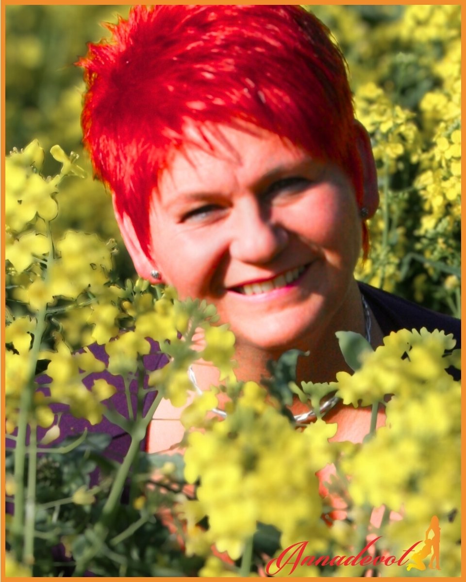 Annadevot_news's tweet photo. Rote Haare und gelber Raps - Das war echt ein cooles Shooting und ich hatte viel Spaß, nur die Sonne hat echt so doll geblendet das ich meine Augen nicht wirklich offen halten konnte *lacht* Sonnige Grüße Annahttps://www.amateur-fanclubs.com
#artig #annadevot #lächeln #bbw https://t.co/s0pnwHZfVj