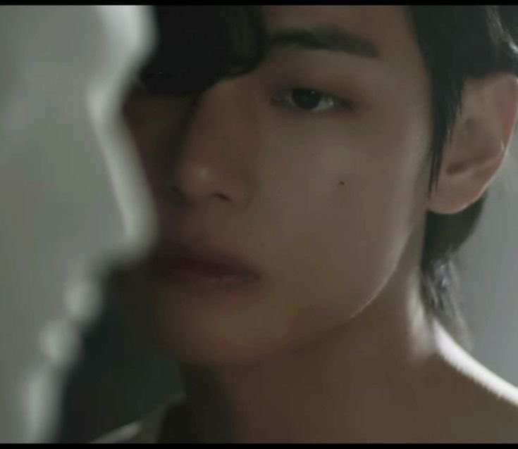 انگار جونگکوک وارد دنیای winter ahead شده تا تهیونگ رو نجات بده.