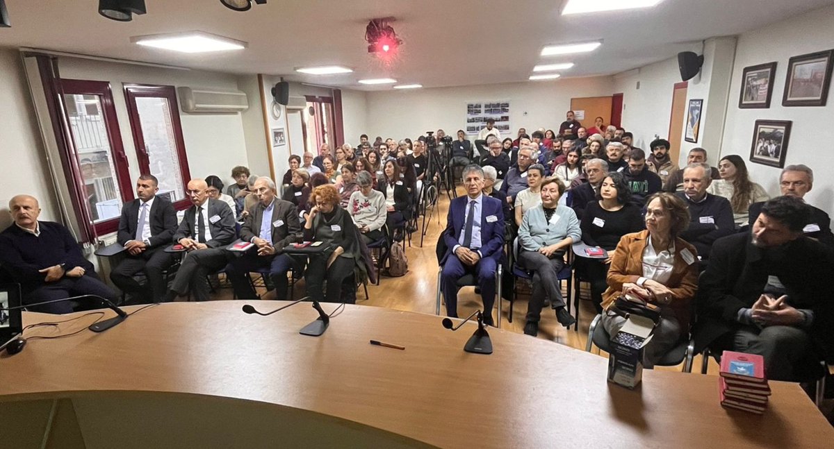 Türk Tabipleri Birliği, Barış, Demokrasi ve Sağlık Çalışma Grubu tarafından düzenlenen Sağlık İçin Barış ve Demokrasi Çalıştayı'na SES Eş Başkanımız Mehmet Sıddık AKIN ve MYK üyemiz Deniz TOPKAN katıldı.
