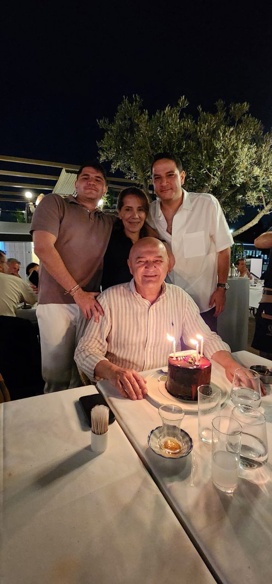 Hayatımın kadını, ailemizin bel kemiği @seydamcb, iyi ki doğdun, iyi ki benimlesin…
Sen yorulma diye pastayı bile ben üflüyorum, daha ne yapayım💕