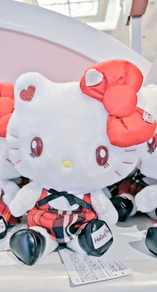 ダニエル＆キティちゃん 新作✨可愛すぎー🎀 ダニエルのキーチェーンで