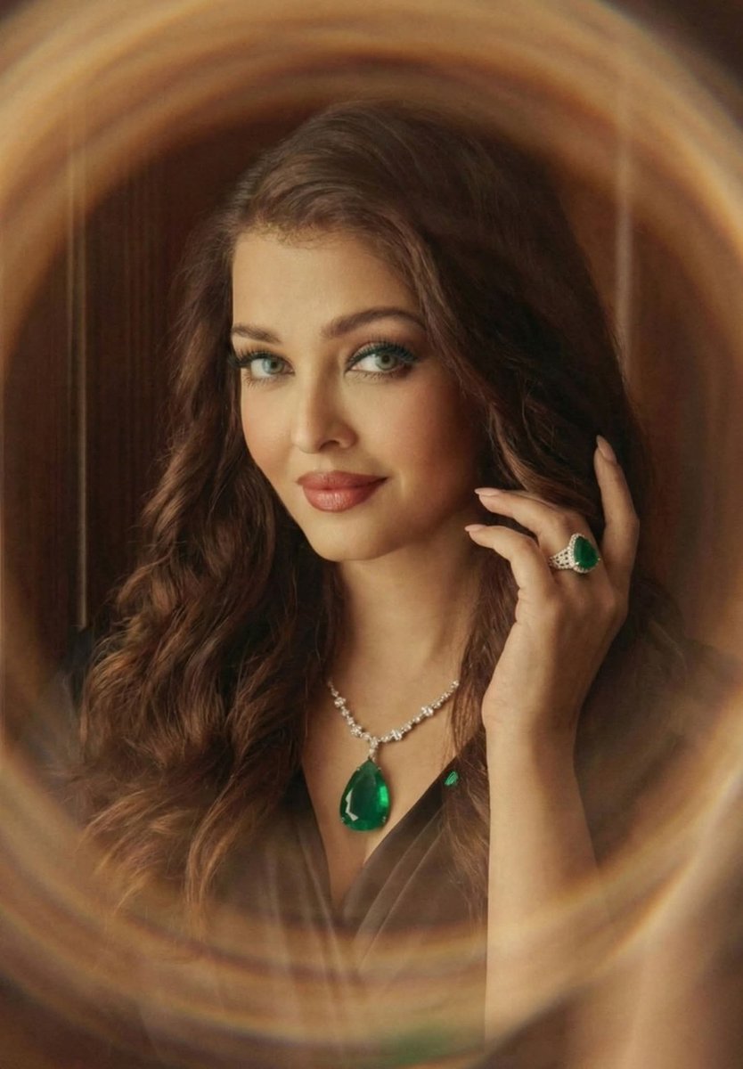 lik_esh7's tweet image. Literally #AishwaryaRaiBachchan has
one of the finest filmography, Unique
Actress India ever see, no other Indian
Actresses has such a versatile roles,
she is Spy, Queen, Angel, Goddess
what not. She excelled every Role.

#Taal, #Coat, #MistressOfSpices