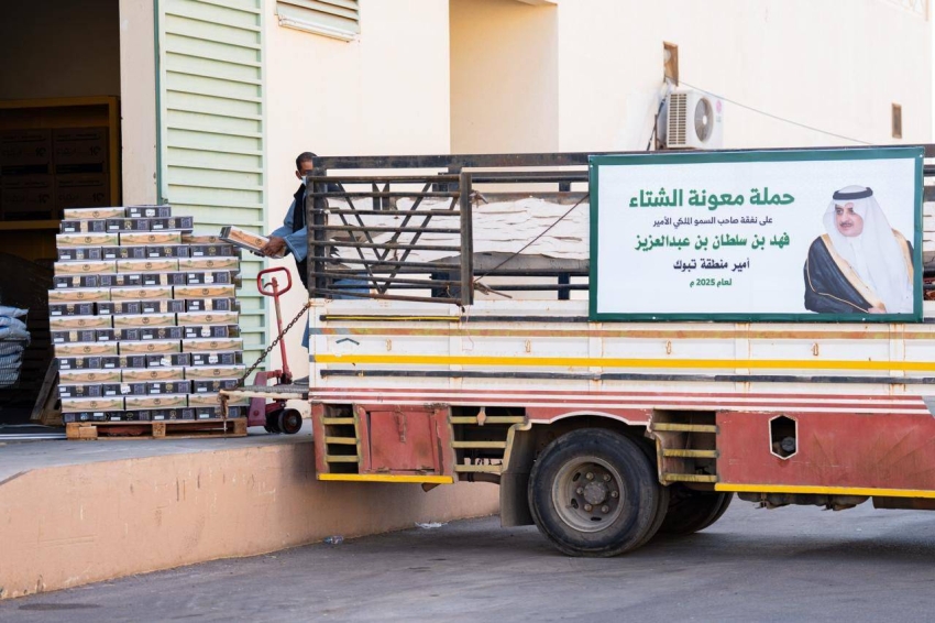 أمير تبوك يوجه بتوزيع معونة الشتاء في القرى والهجر والمحافظات على نفقته الخاصة 