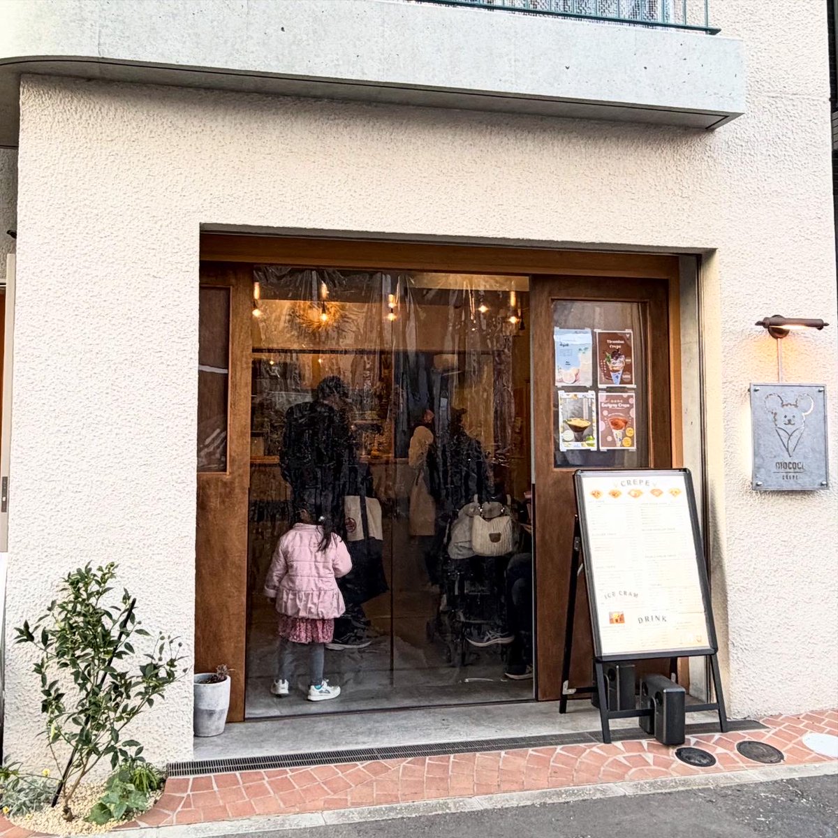 【のぼりと・ゆうえんエリア】
＼こだわりの素材を使ったクレープ屋さん「mococo CREPE」／

小田急線・向ヶ丘遊園駅北口から徒歩4分のところにある、「mococo CREPE（モココクレープ）」で、「りんごのコンポート」をいただいてきました🍎