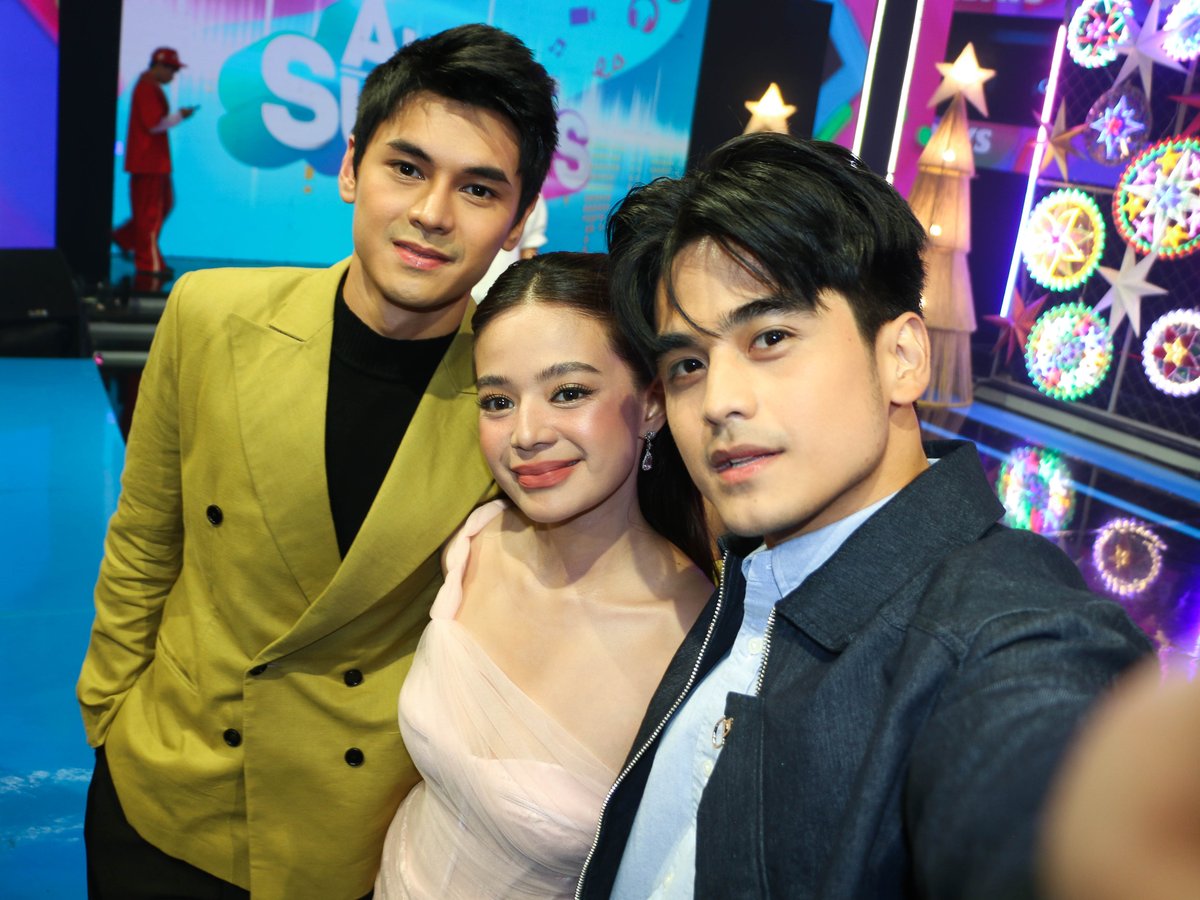 AllOutSundays7's tweet photo. Get into a romantic Christmas mood just in time for the Metro Manila Film Festival, as the cast of “Love You So Bad”—Will Ashley, Bianca de Vera, and Dustin Yu—took the stage. 🎄✨  #AllOutSundays #AOSHappyAngPasko https://t.co/5yvt7Fc3Da