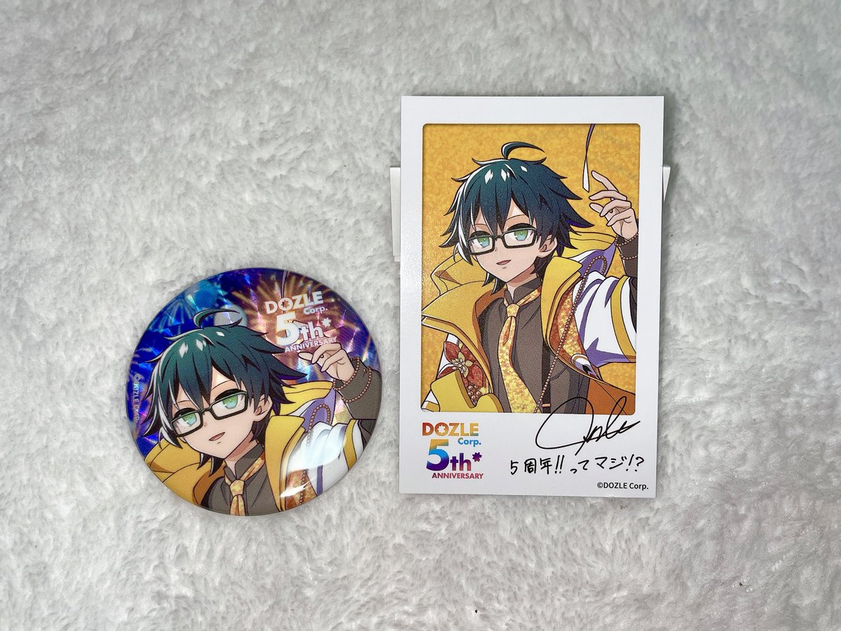 おんりーﾁｬﾝチェキカードサイン入りでした…😭😭✨️缶バもホロやーー