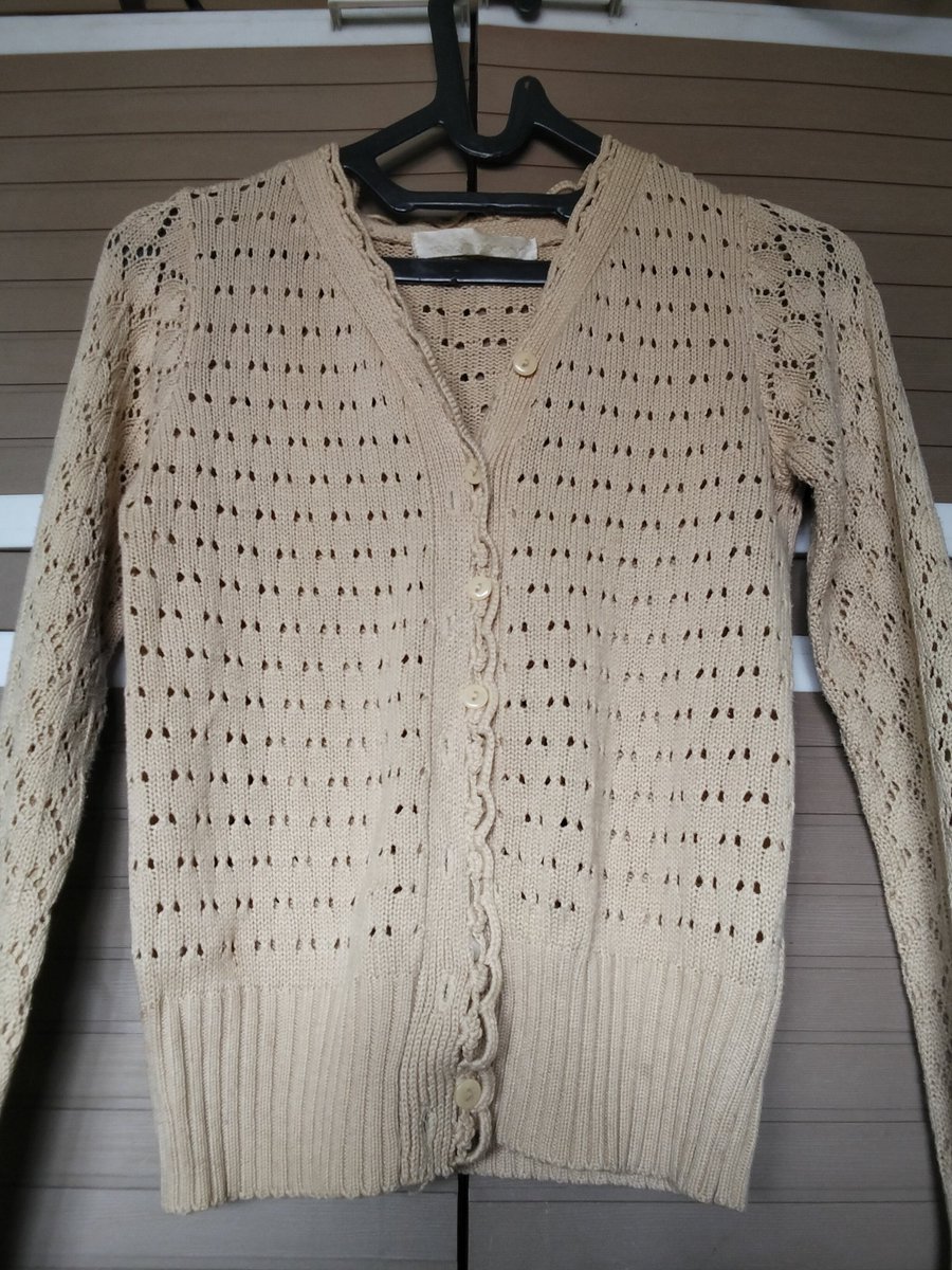 kisswritten's tweet photo. wts (want to sell) preloved pakaian! ada atasan dan bawahan esp knit &amp; cardigan. jual murah aja bisa oren dom jakpus https://t.co/OzKCJvheMh