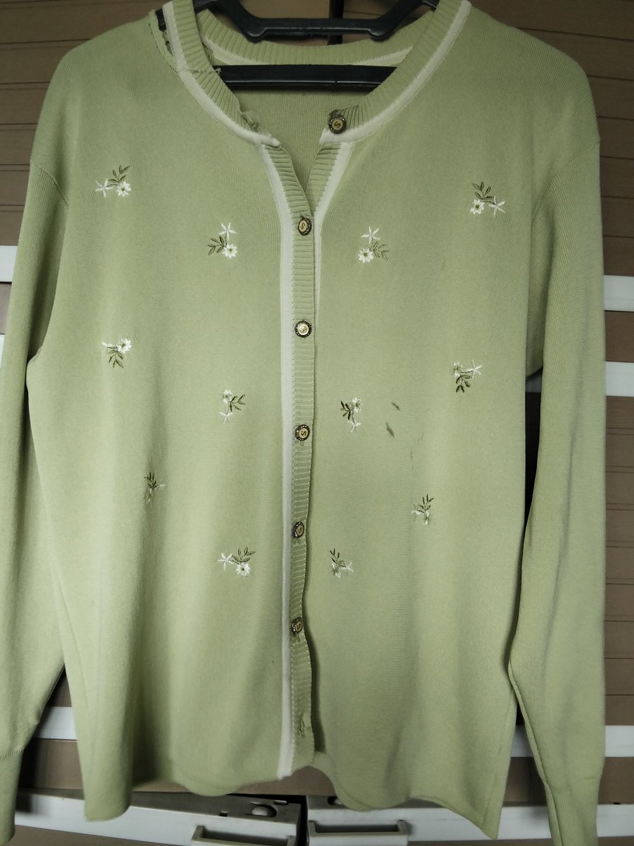 kisswritten's tweet photo. wts (want to sell) preloved pakaian! ada atasan dan bawahan esp knit &amp; cardigan. jual murah aja bisa oren dom jakpus https://t.co/OzKCJvheMh