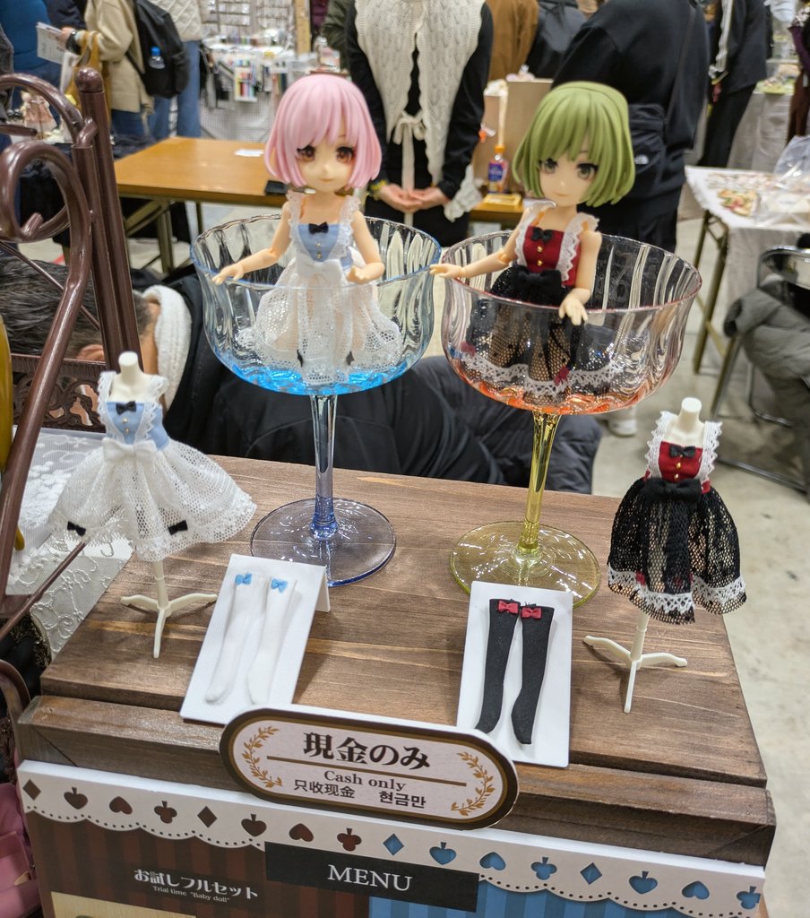 pardoll0's tweet image. 🍄イベント情報🎀
【I・Doll VOL.75/R21-22】
👠フルセット/各¥5,000
👗お洋服セット/各¥2,000

Rico*様(@Rico_vl)デザインの
ベビードールと靴下を
アゾンインターナショナル様にて
制作していただています✨️

試遊も出来ますので
是非お立寄りください🥰
#アイドール東京75
#PARDOLL
#パルドル