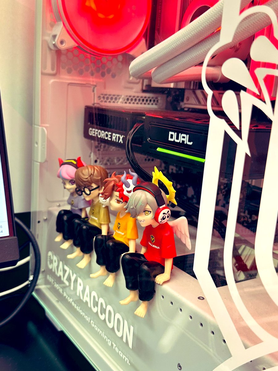 b____mr's tweet image. コラボPC可愛かった