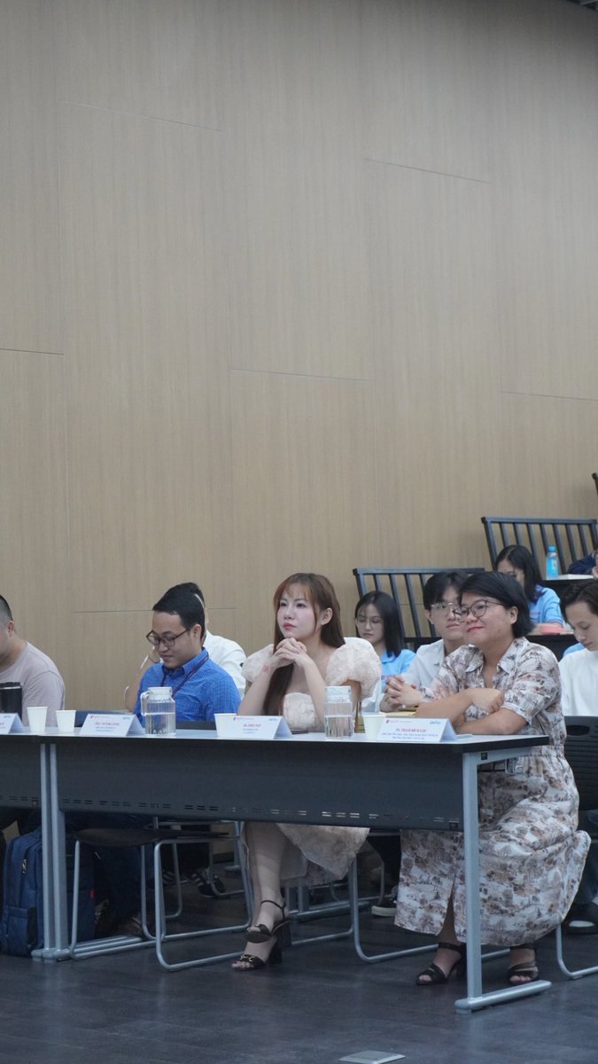 Nghề nghiệp trong thị trường này hiện tại đang rộng mở, cơ hội cho các bạn mới muốn vào thị trường vừa học được kiến thức vừa có lương, tuy nhiên hãy chọn đúng nơi mà học nhé các ní. Nếu tìm đúng nơi bạn vừa có kiến thức, kinh nghiệm và mối quan hệ.