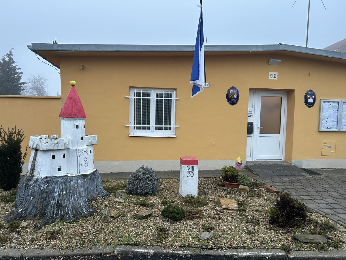 V Lukově na Znojemsku větrné elektrárny nebudou. Podle starosty ve včerejším referendu jejich stavbu odmítlo 119 z celkem 226 voličů, pro elektrárnu bylo 26 hlasů. Referendum je platné a závazné.