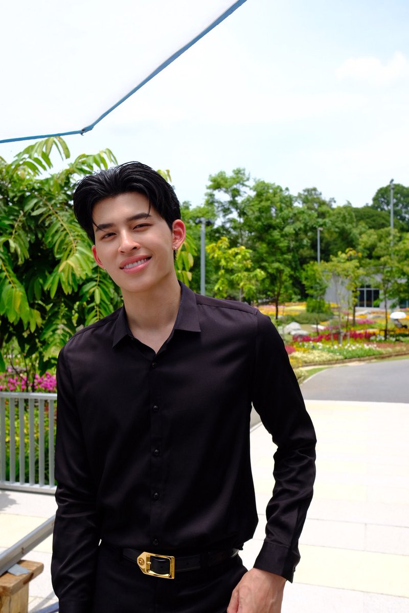 xiseks's tweet photo. @ppnaravit ชั้นไปค้นรูปในกล้องคุณพีช เจอสามสี่รูป บ้างก็ถ่ายในฐานะตัวละคร บ้างก็ถ่ายในฐานะอื่น #MeAndTheeSeriesEP5 https://t.co/SS69tdHFZE