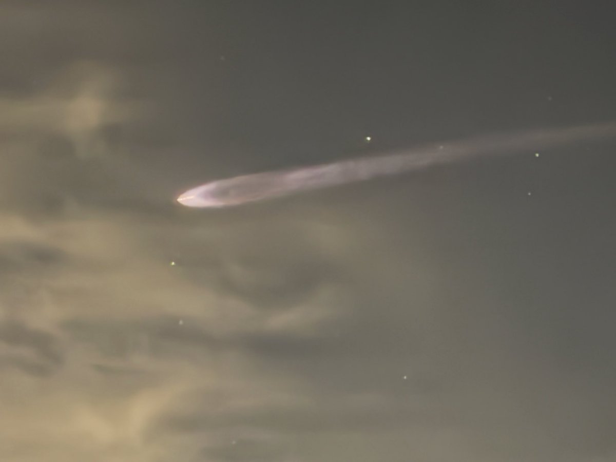 matthewspacc's tweet photo. @SpaceX  tonight’s launch https://t.co/NGCZZe8aMX
