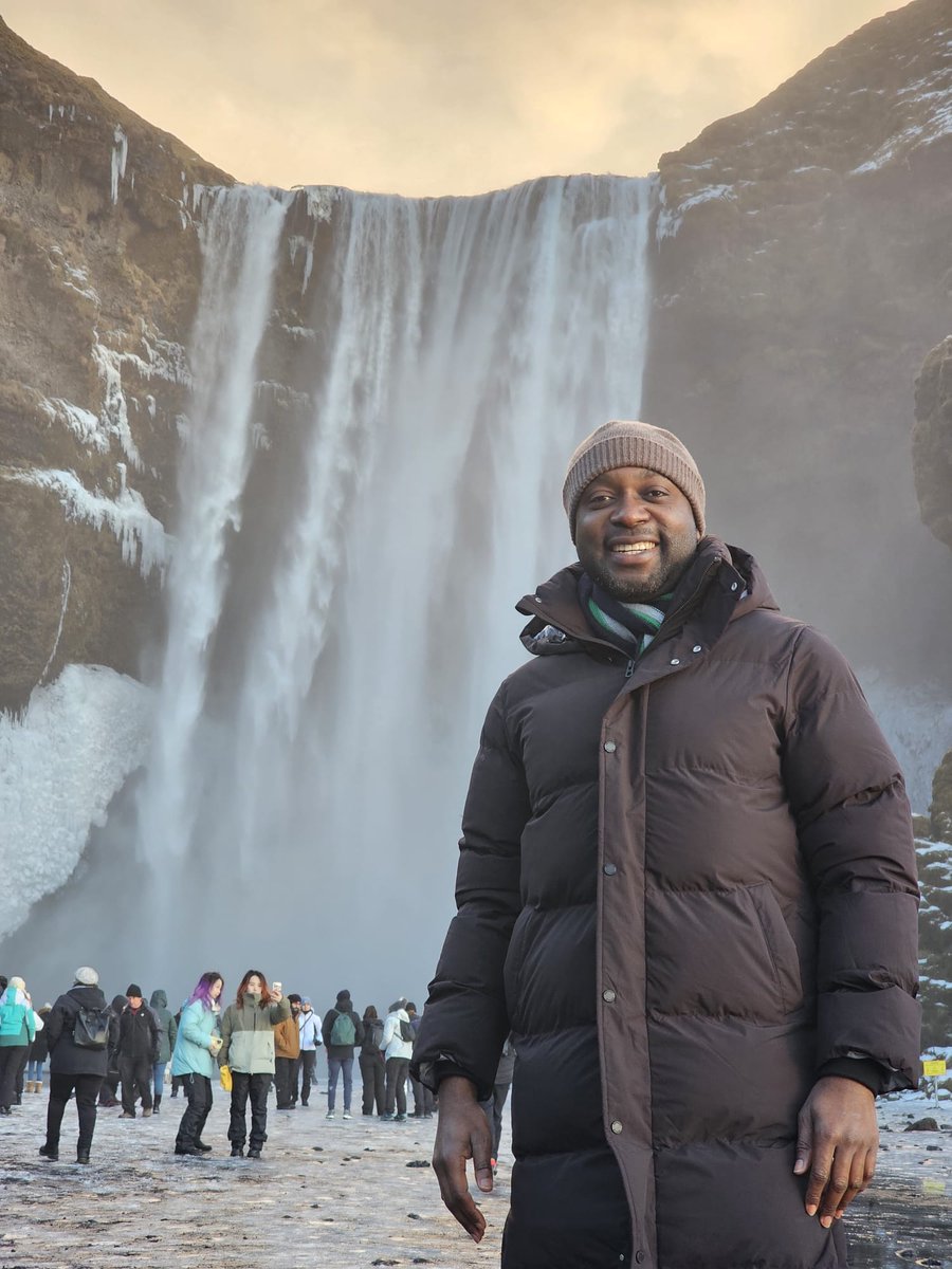 taadelodun's tweet image. I have lived 23 years in Nigeria and 17 years abroad. Here is what self-help gurus won't tell you

1. You can't outwork your location

I worked hard growing up in Nigeria.
Anyone who went to school with me will tell you. 

I will resume school later than my mates due to late…