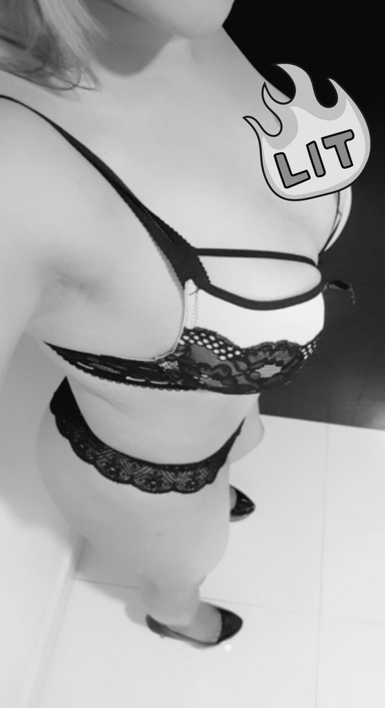 hotwifehot7's tweet photo. Me regalan un Rt 🔁😈 https://t.co/4pm64O6CTK