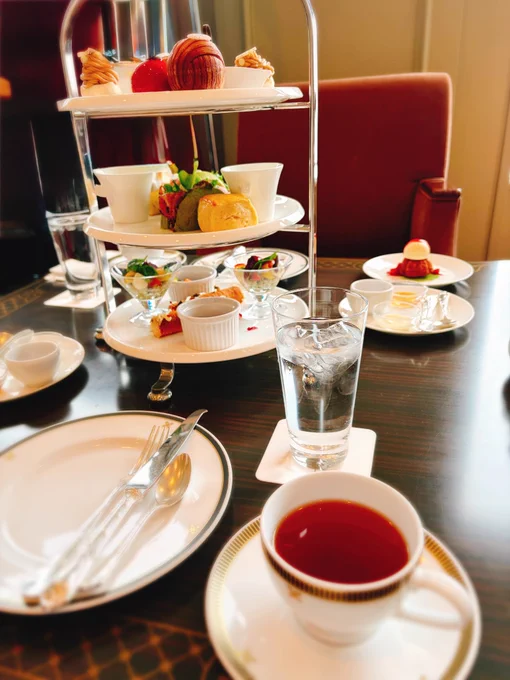 いつもお世話になっている先生主催のクリスマス会に参加させていただきました 久々のアフヌン〜 帝国ホテル/インペリアルラウンジアクア ダージリン、ウバ、アッサム #木漏れ日のお茶会 #茶好連