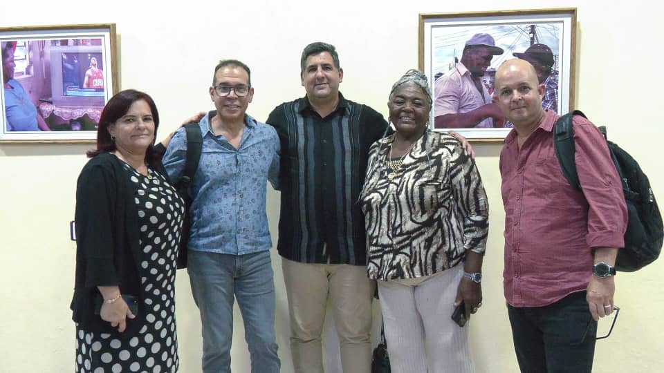 En #PinardelRío se presentó el documental "Mijaín", una leyenda del deporte revolucionario cubano, junto a su mamá disfrutamos del regalo de sus realizadores.  #Cuba