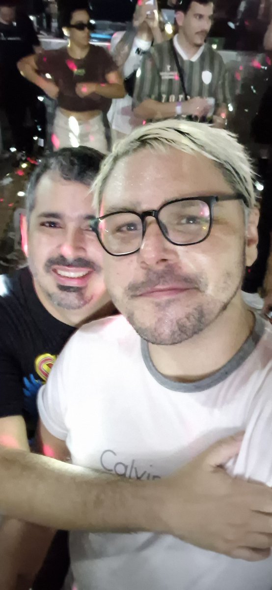 pocdeesquerda's tweet image. Oi principes!