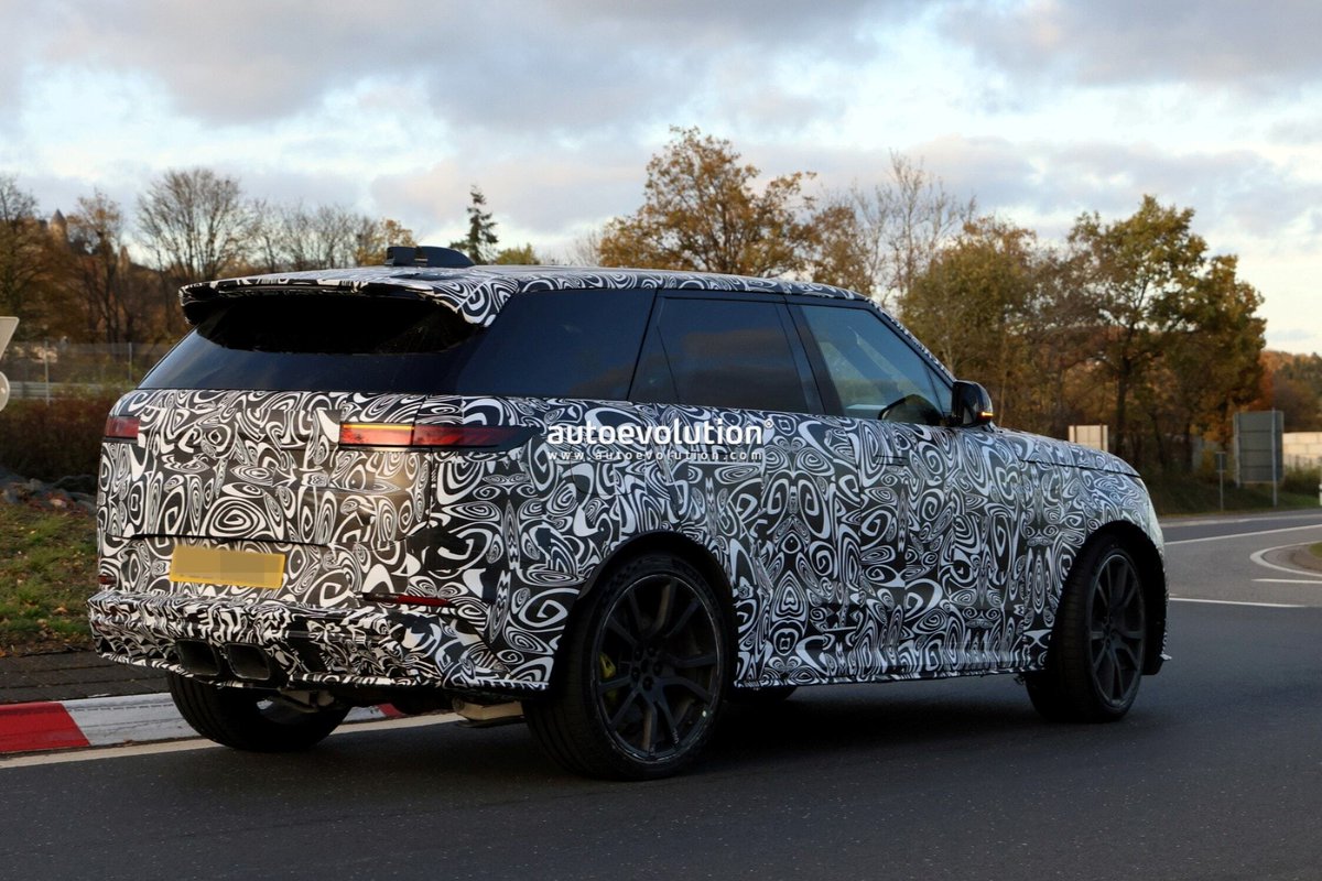 autoevolution's tweet image. The spiciest Range Rover Sport of them all, alleged to be called SVR instead of SV, is getting a much-deserved refresh in the latter half of 2026, making the newcomer a 2027 model for the United States market.

#2027rangeroversportsvr #rangeroversport #rangerover #spyshot