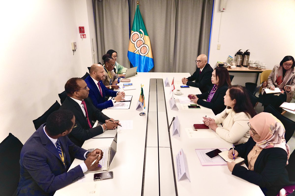 PressACP's tweet image. The Secretary-General of the OACPS, H.E. Moussa Saleh Batraki (@MBatraki), met with Ms Zelda Wulan Kartika, Senior Advisor to the Foreign Minister on Economic Diplomacy of Indonesia and Director General for Asian and African Affairs (@Kemlu_RI), on the margins of the 120th…