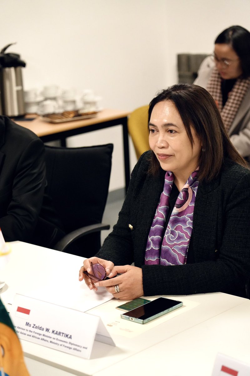 PressACP's tweet image. The Secretary-General of the OACPS, H.E. Moussa Saleh Batraki (@MBatraki), met with Ms Zelda Wulan Kartika, Senior Advisor to the Foreign Minister on Economic Diplomacy of Indonesia and Director General for Asian and African Affairs (@Kemlu_RI), on the margins of the 120th…
