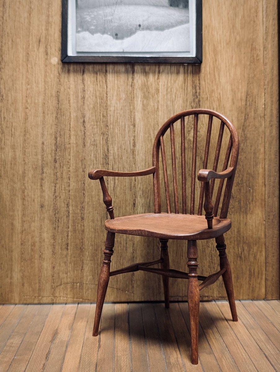 今回どーしても欲しくて行ったLibraroさま(<a href="/Libraro1900/">Libraro</a>)のウインザーチェア
購入できて本当に嬉しい😭
どこから見ても美しい椅子でうっとりしてしまいます