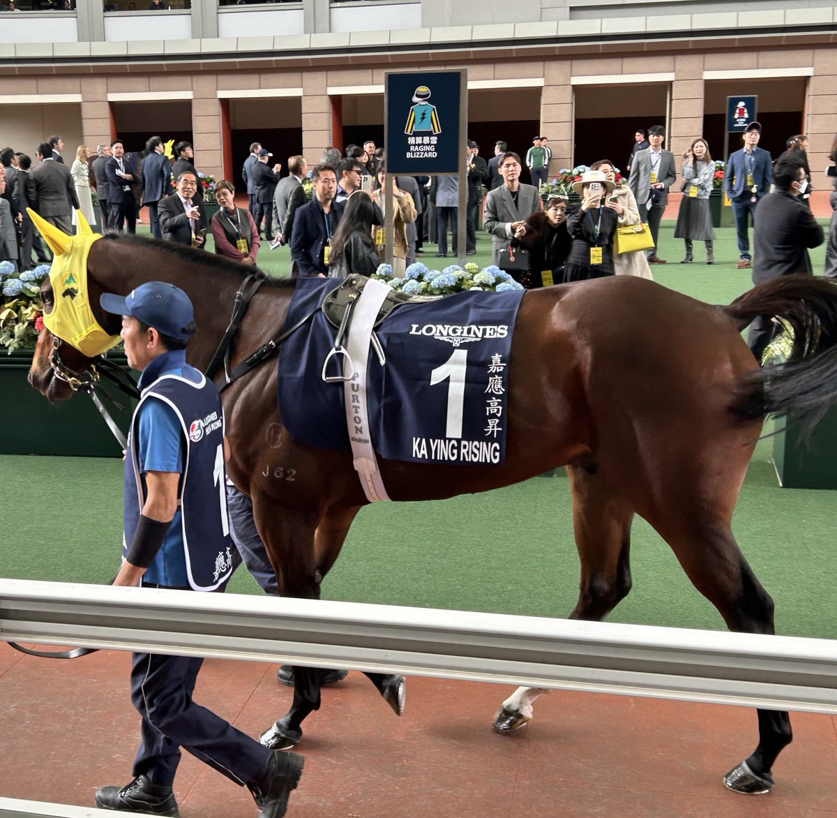 馬上の人 じゃあ答え合わせ。正解はウラヌス号とバロン西こと、西竹一さん。1932