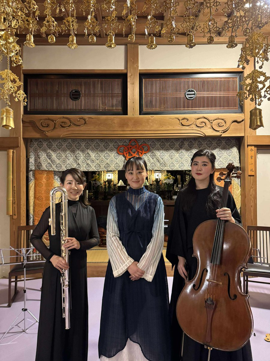昨日は鎌倉・報国寺で花司の田中孝幸さんのクリエイティブ・ディレクション、JTB主催のお一人様14万円の企画に参加しました。今回は報国寺の前に居を構えた川端康成をテーマにチェロの上村文乃さん、フルートの上野由恵さんと演奏をお届けしました💁‍♀️