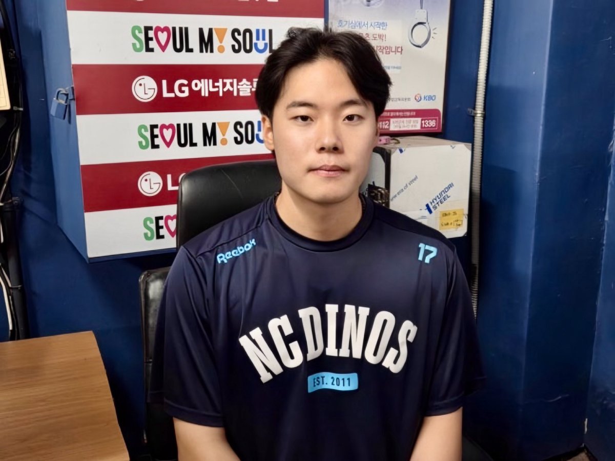 사진 둘러보는데 붙어 있더라고요… 많이컷다…