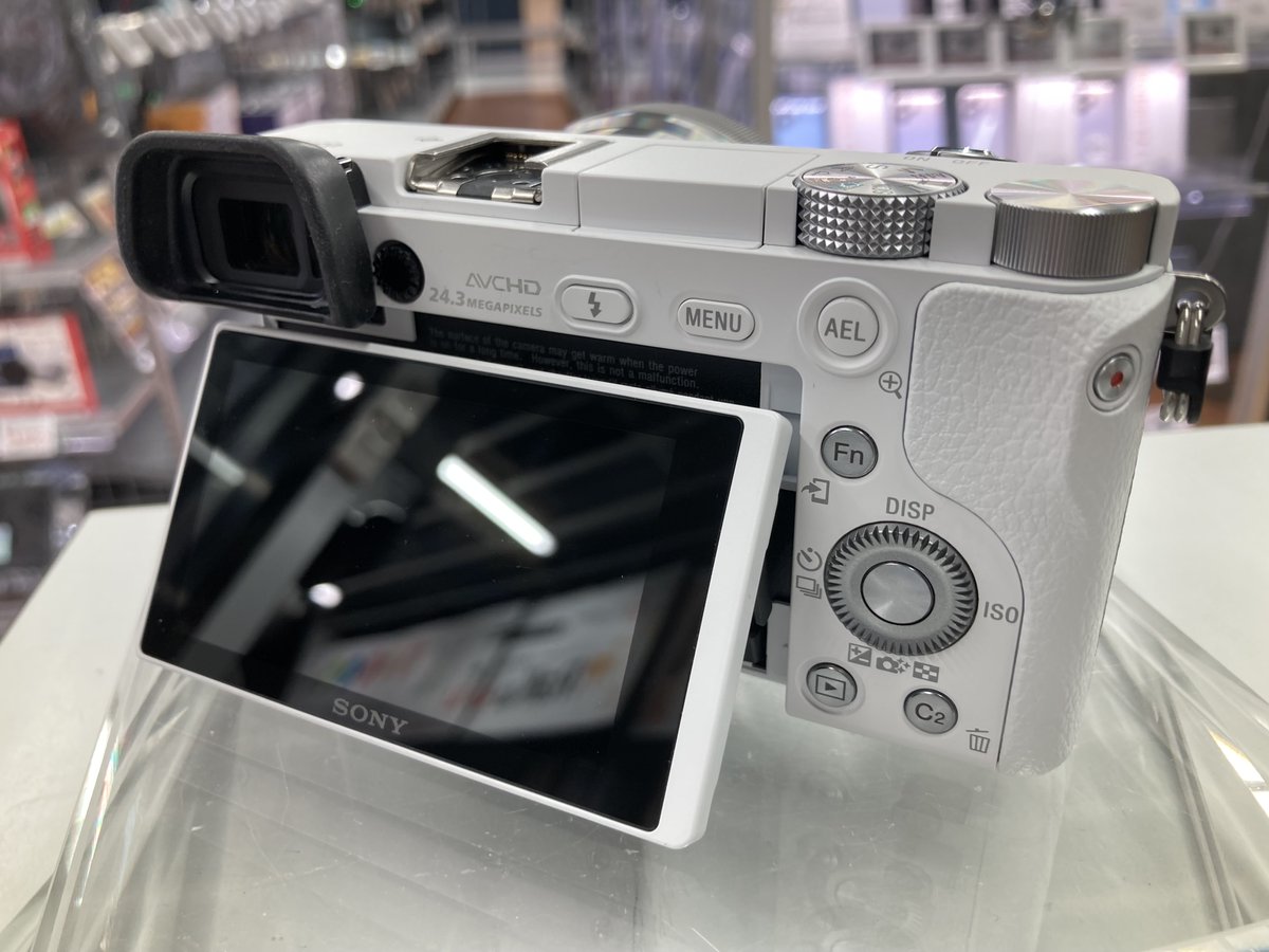 📢 ホワイトが映える✨ おすすめミラーレス一眼👁️ ＼ [SONY]α6000