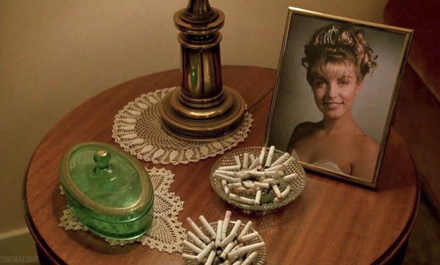 choppingwoodpod's tweet image. Twin Peaks after dark