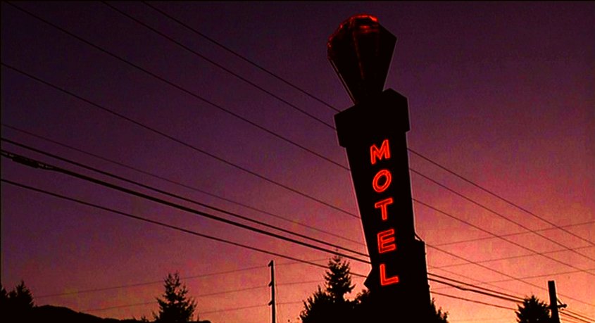 choppingwoodpod's tweet image. Twin Peaks after dark