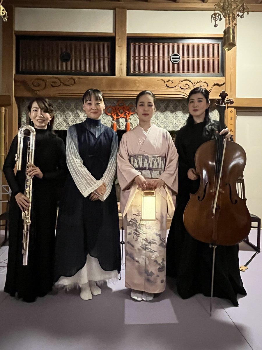 今回は川端康成がテーマということで、彼が影響を受けた「源氏物語」にインスパイアされたゲッダ「物の怪」と川端康成の小説「片腕」を題材とした桑原ゆう「ラブソング」を、チェロの上村文乃さん、フルートの上野由恵さんとお届けしました。女役の大森亜璃紗さんと共に😊