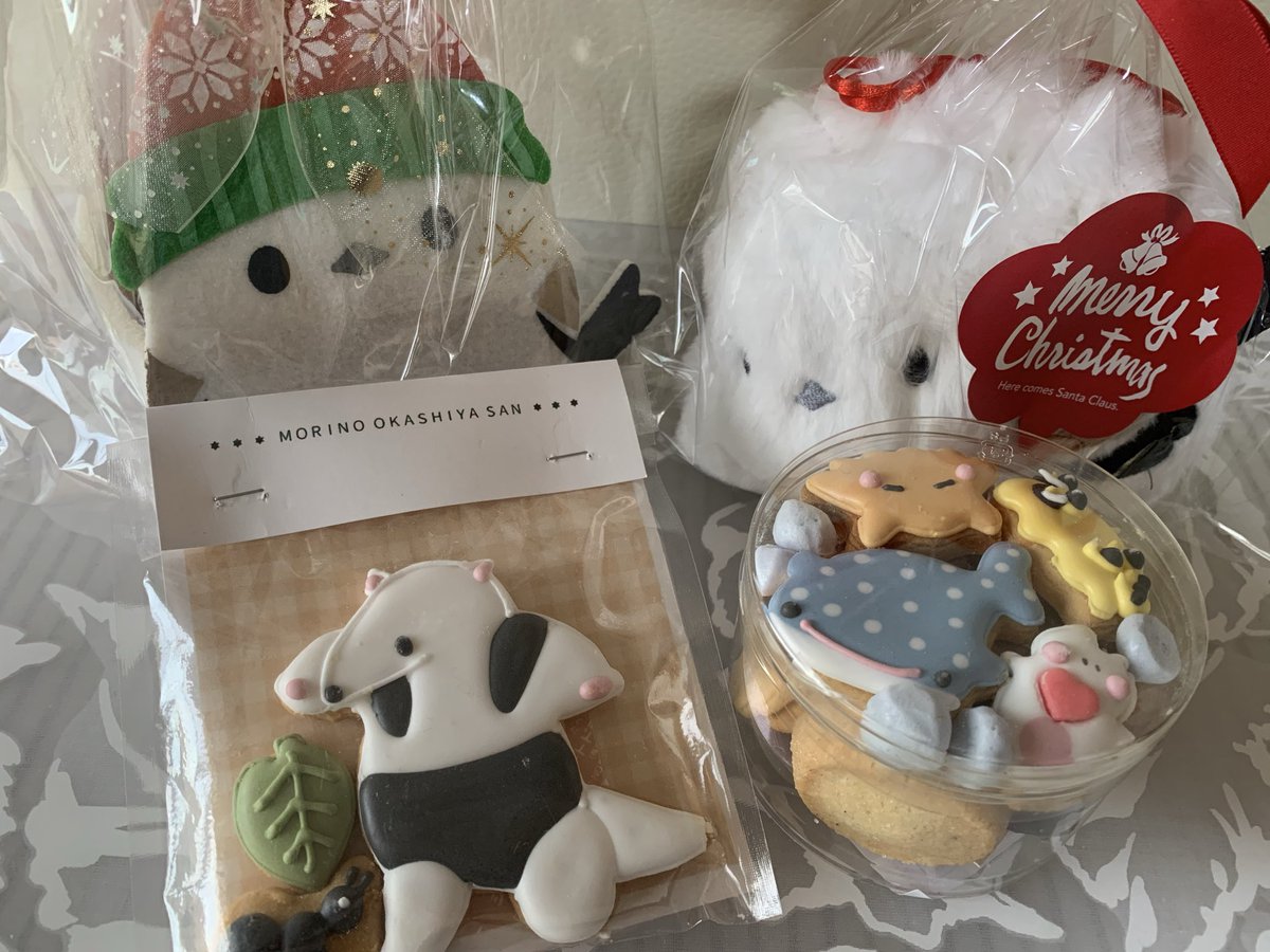 araime's tweet photo. ゲートタ��ーモールのクリスマスイベントで出店中のもりのおかしやさん（@morinookashi_ ）。毎年楽しみにしてます。今年は大好きなシマエナガかお目当て。他にも何かあるかなーと見ていたら、アリクイを発見！なかなかないモチーフで可愛いです🐜セットの中身も充実で満足です😄 https://t.co/tMIE6jbXCB