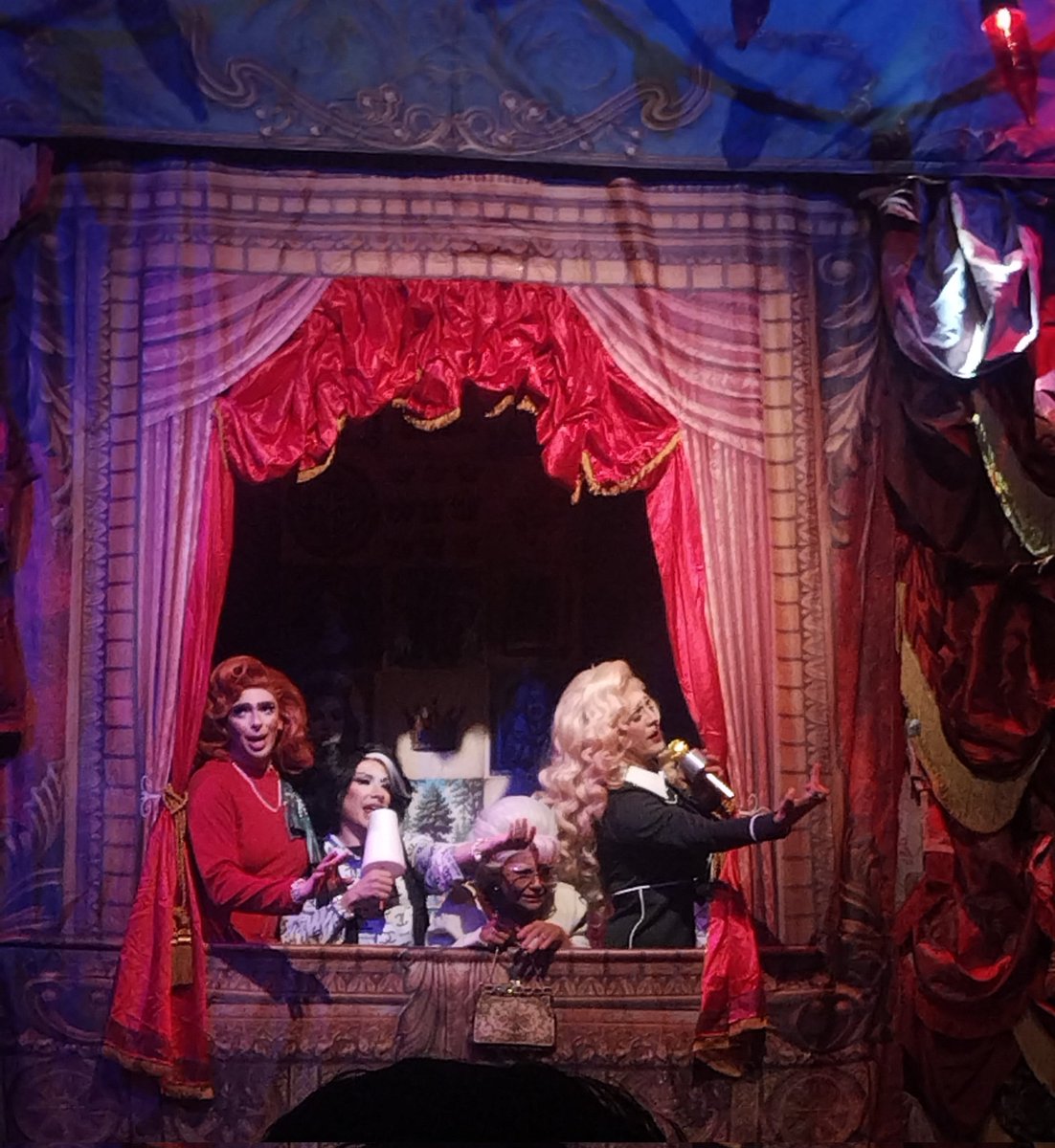 elena 🌙 tweet media