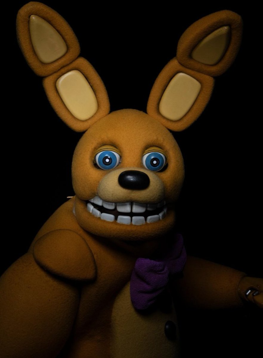 YeaItsMist's tweet image. I'm looking at him and for some reason this image in particular is giving me the same vibes as the dog from Duck Season, and the feeling you got as the dog stalked you throughout the game. And how they hold the knife kinda similarly. Whaaat a freak #fnaf2movie #fnaf2 #FNAFMovie