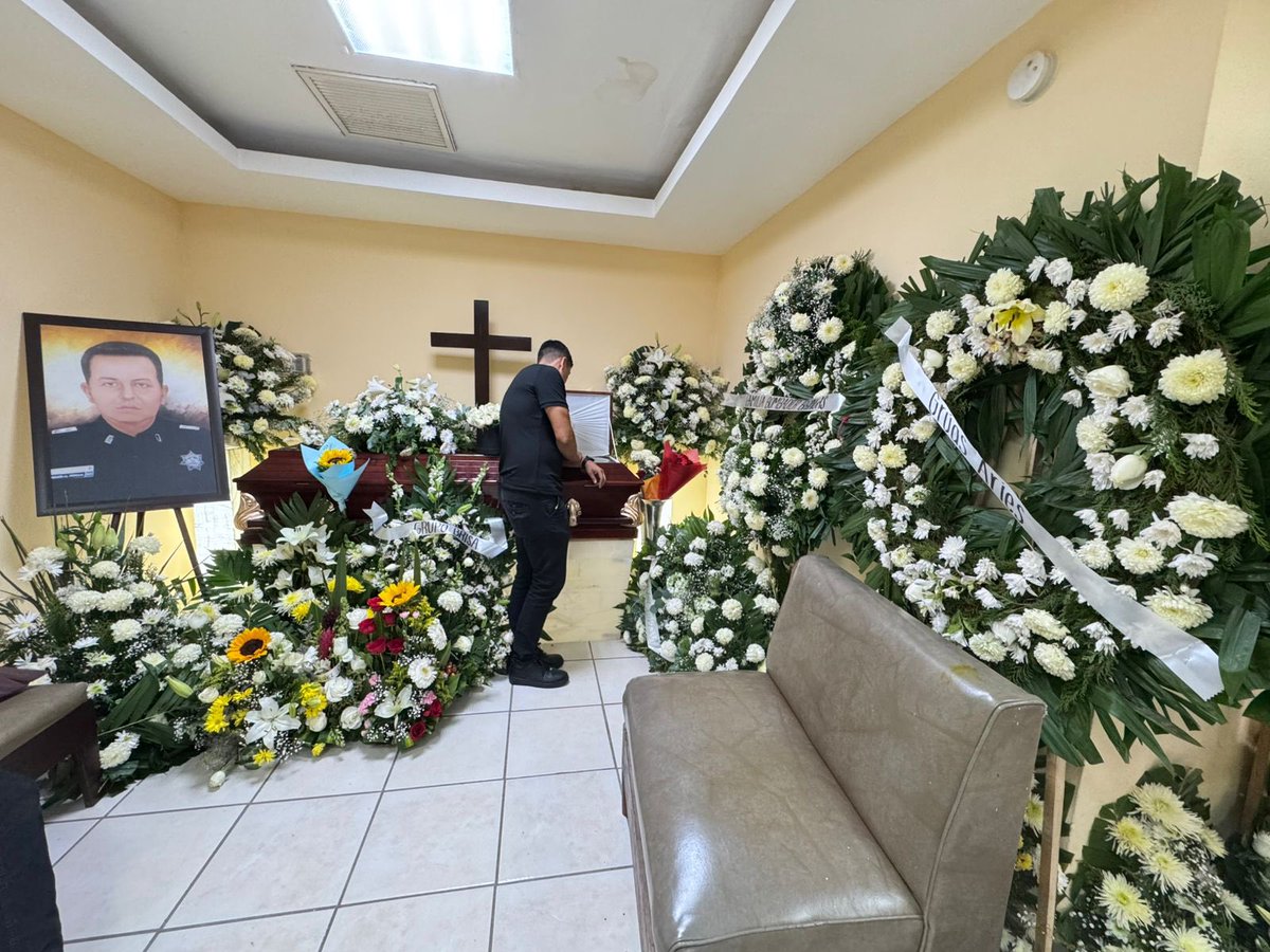 alan_bringas's tweet photo. Que Dios te bendiga donde estés ahora!!!  

Te amo y te amaré por el resto de mis días. Eres mi orgullo  capitán Bringas Sánchez Jesús 🤍🕊️🫡👮🏻‍♂️ https://t.co/YFHWrautg7