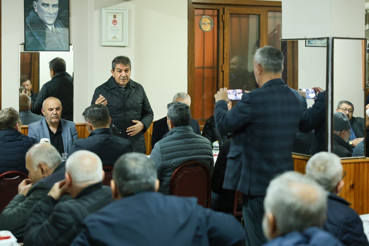 tevfikgoksu's tweet photo. Çiftehavuzlar Camii’nde eda ettiğimiz sabah namazının ardından İlçe Başkanımız @EmrullahErkus ile birlikte hemşehrilerimizle bir araya geldik. Mahallemizde ve ilçemizde sürdürdüğümüz çalışmalar hakkında fikir alışverişinde bulunduk. https://t.co/AnIJ3yCYsz