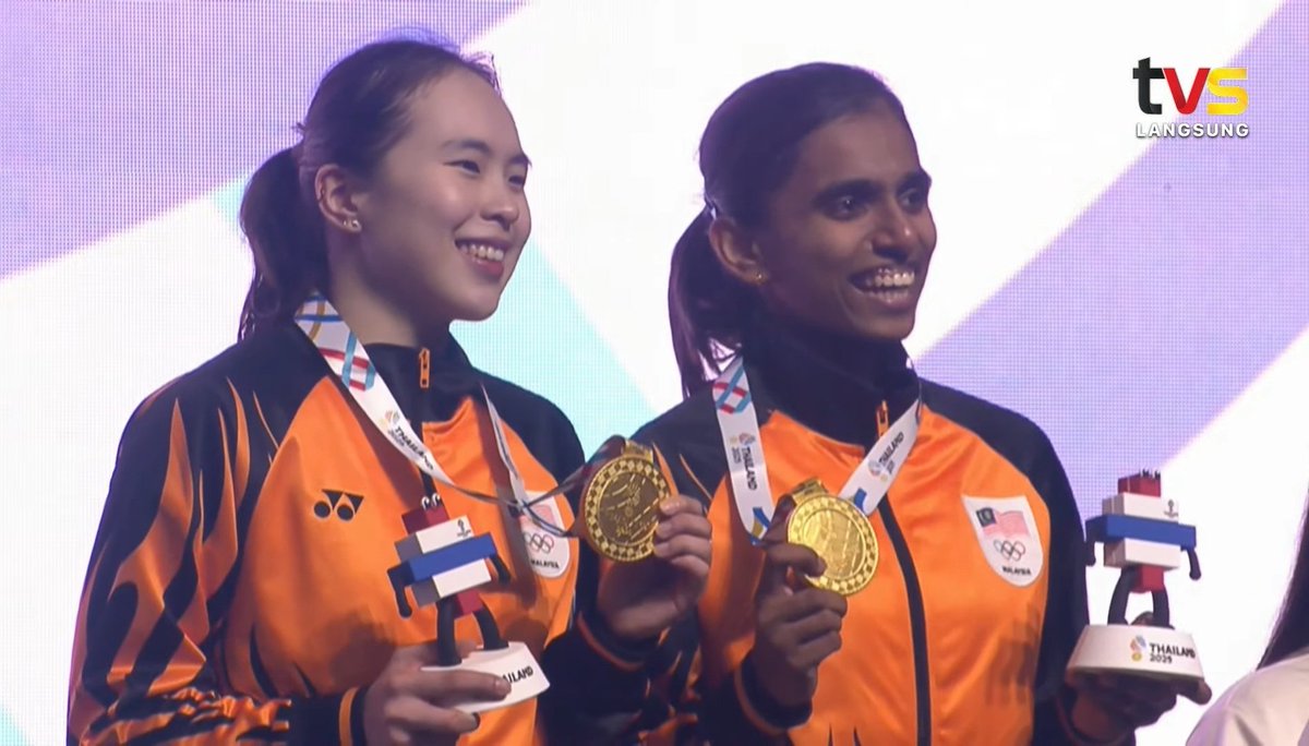 theone_xyz's tweet photo. Women's Doubles 🏸 (Individual Event) #SEAGames2025

🥇🇲🇾
Pearly Tan/Thinaah Muralitharan

🥈🇮🇩
Febriana Dwipuji Kusuma/Meilysa Trias Puspitasari 

🥉🇮🇩
Rachel Allessya Rose Febi Setianingrum 

🥉🇻🇳
Bui Bich Phuong/Vu Thi Trang

First Gold medal for badminton 🇲🇾 at this SG. Thank you, Pearthin 🍀.. And congrats to all medalists 

#SukanSEA2025