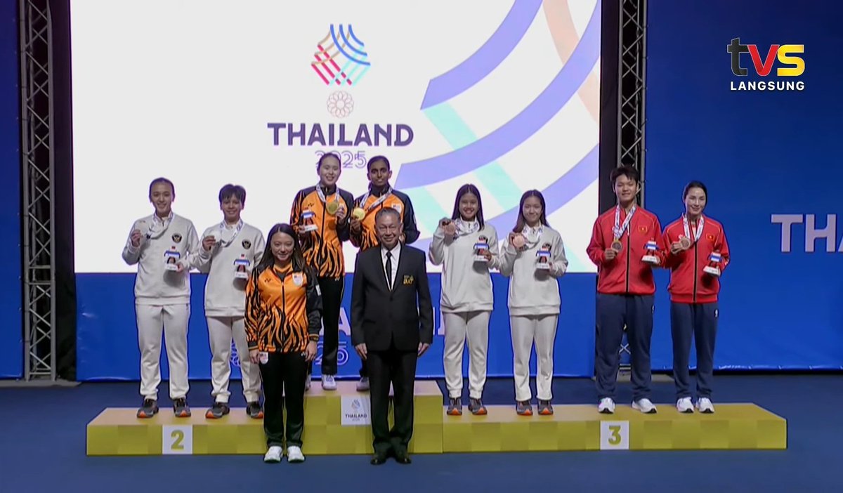 theone_xyz's tweet photo. Women's Doubles 🏸 (Individual Event) #SEAGames2025

🥇🇲🇾
Pearly Tan/Thinaah Muralitharan

🥈🇮🇩
Febriana Dwipuji Kusuma/Meilysa Trias Puspitasari 

🥉🇮🇩
Rachel Allessya Rose Febi Setianingrum 

🥉🇻🇳
Bui Bich Phuong/Vu Thi Trang

First Gold medal for badminton 🇲🇾 at this SG. Thank you, Pearthin 🍀.. And congrats to all medalists 

#SukanSEA2025
