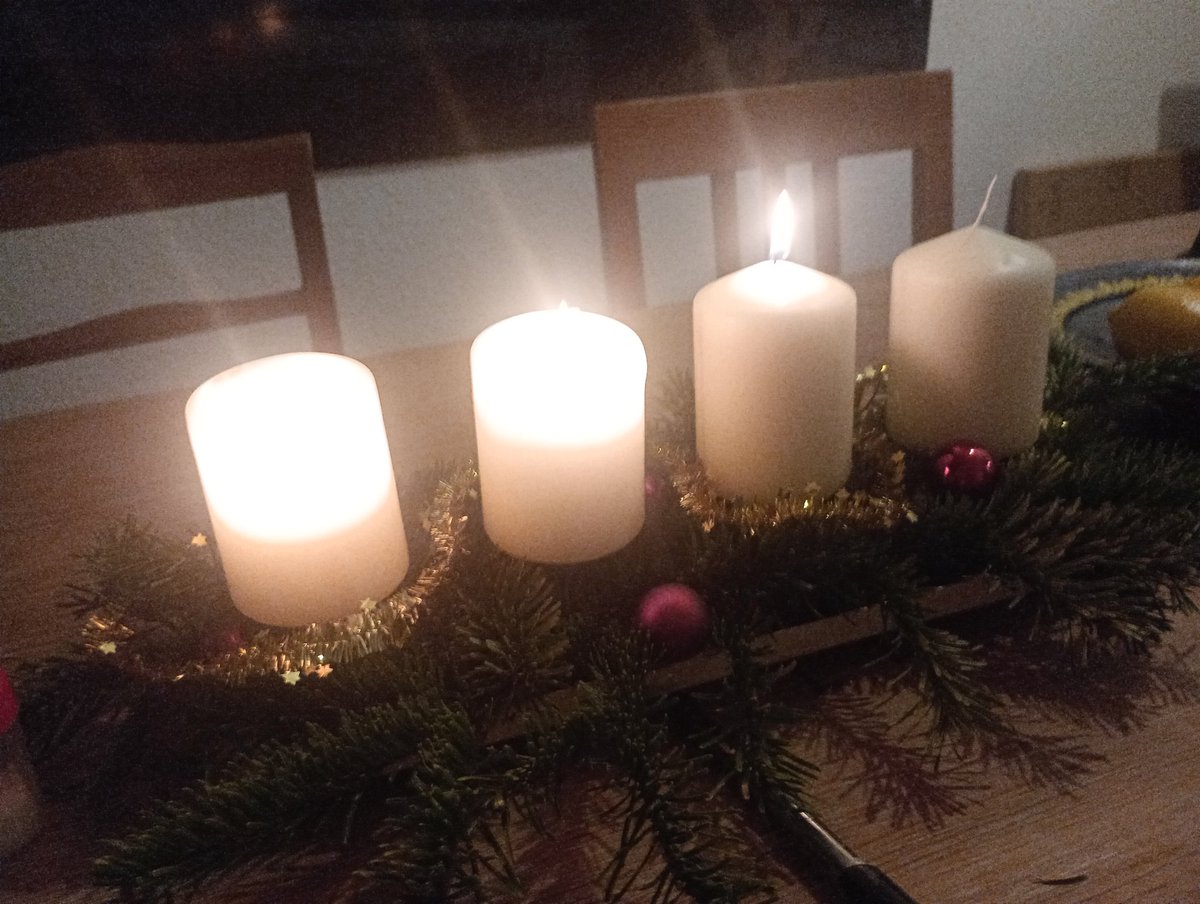 Sehet die dritte 🕯️ brennt. Frohen sonnigen Dritten Advent euch 🙏