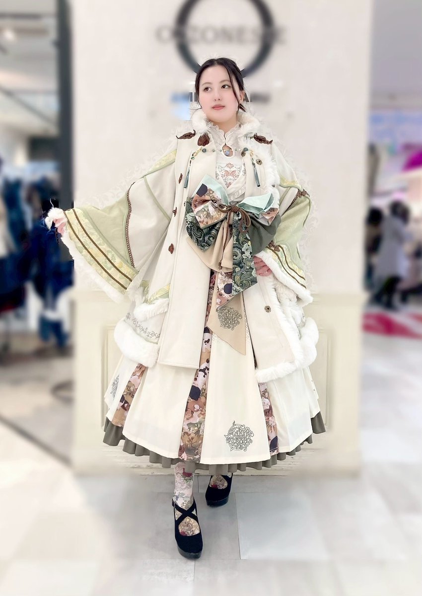 美品★OZZ ONESE★アウター★道行コート★羽織★チャイナ★刺繍★異素材 Ozz on チャイナ刺繍コートワンピース - メルカリ