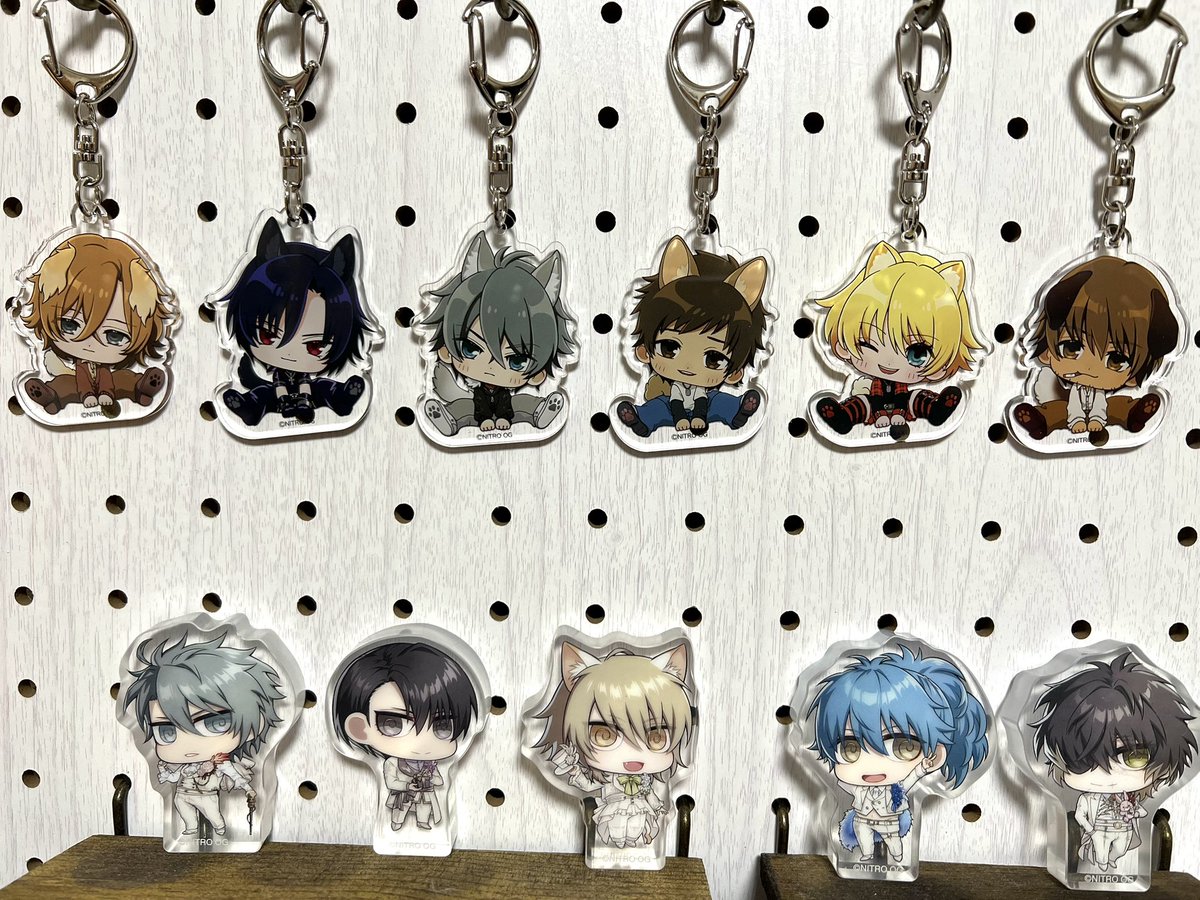 じいーぬのキーホルダー届いた。表情が可愛すぎる❣️アクリルブロック