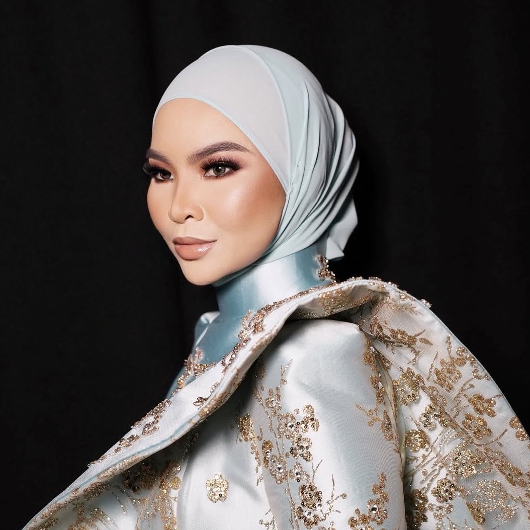 aaspotifynation's tweet photo. 🚨| Aina Abdul charts three (3) songs in the Top 10 of Malaysia iTunes Singles chart currently.

#1. Ayuh Pulang
#2. Menua [NEW PEAK]
#9. Semalam [NEW PEAK] https://t.co/MMnjlVVt4F