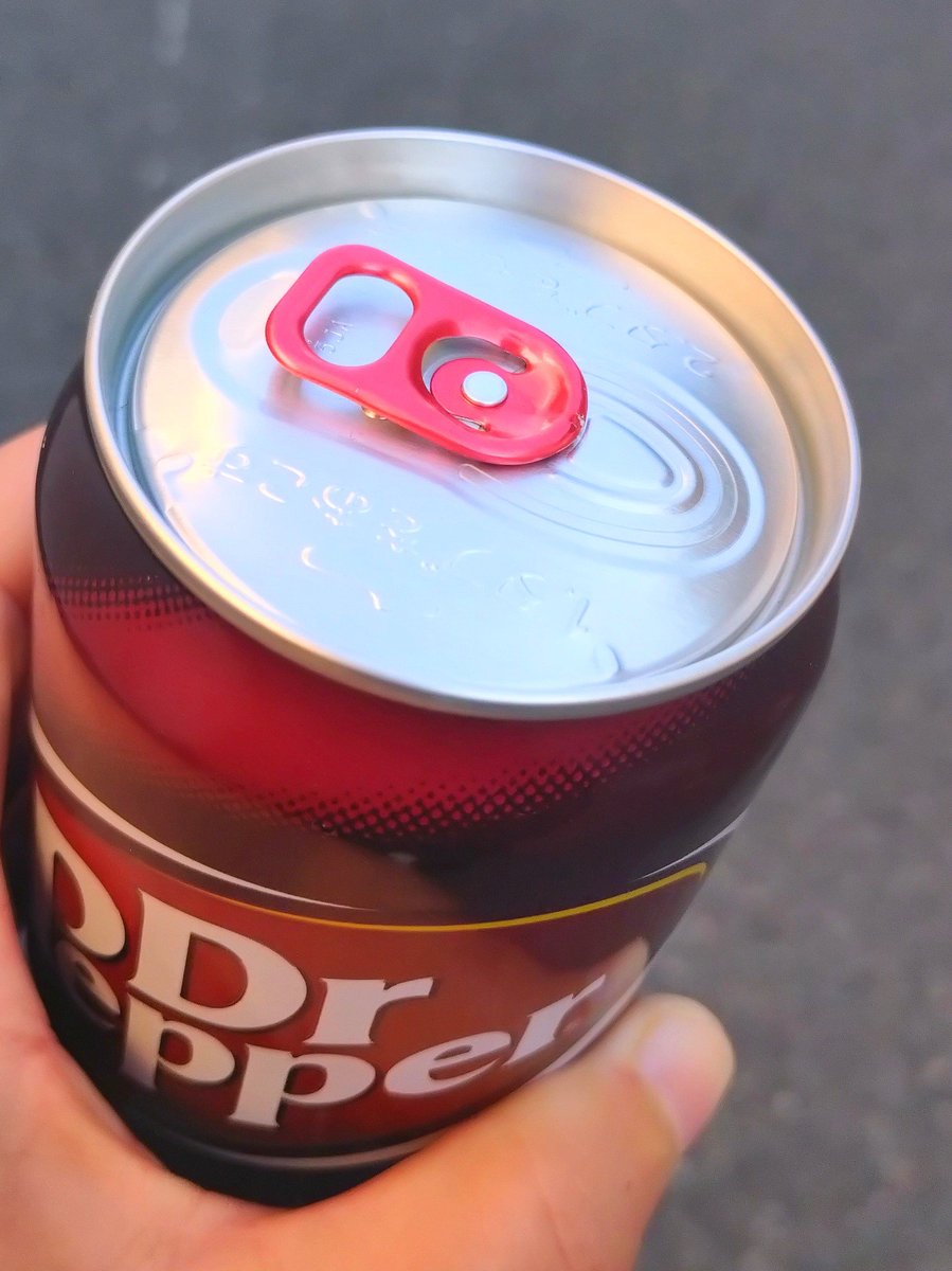 今日ドクペ買ったらプルタブ赤かったんだけど…所定なのか？ #ドクター