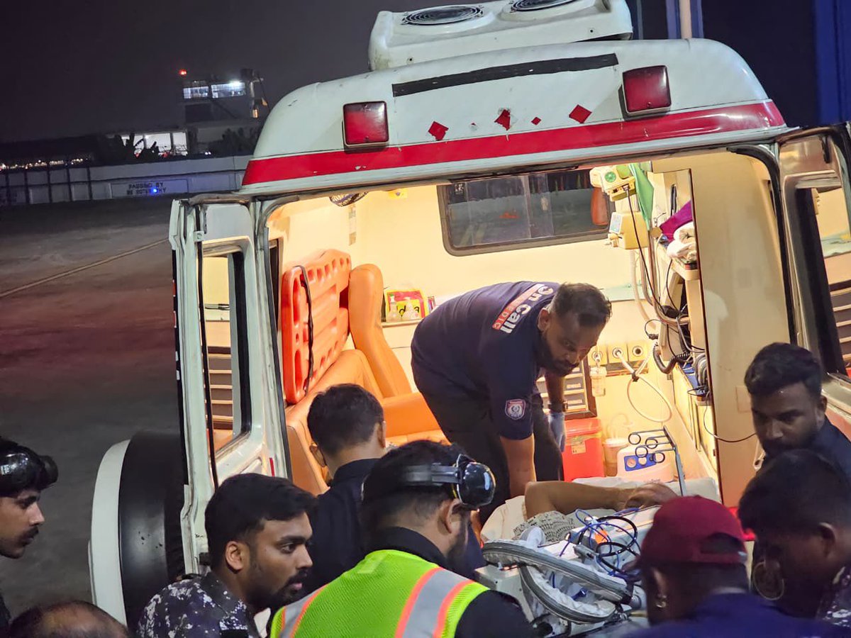 IndiaCoastGuard's tweet image. Responding to urgent medical evacuation #MEDEVAC request received on 13 Dec 25 from UTL Administration for 75 yr old male patient diagnosed with acute subacute subdural hematoma, @IndiaCoastGuard #Dornier aircraft executed the life saving mission in the early hrs of 14 Dec 25 and