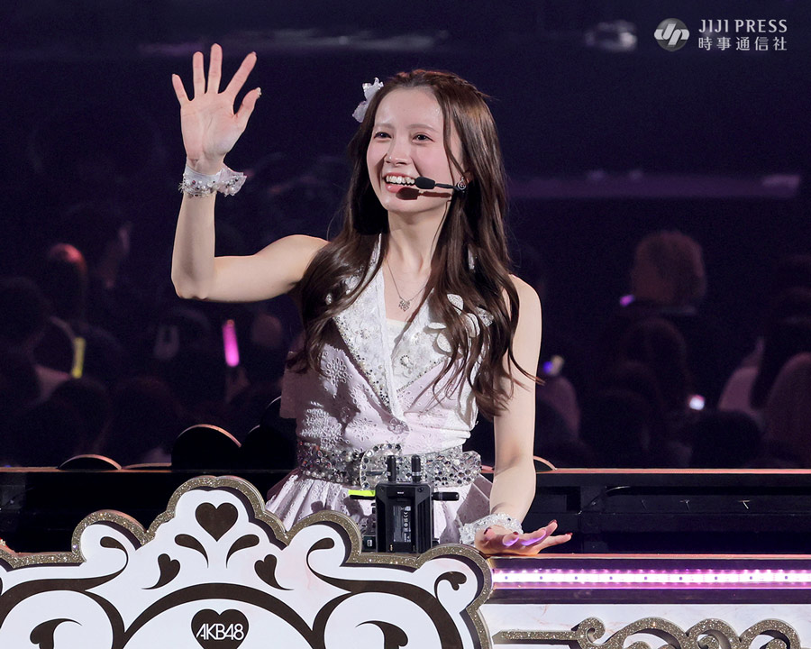 水島美結　AKB48 武道館20周年LIVE チャンスくじD賞 サイン入りチェキ AKB48 赤チェック衣装 生写真 武道館 水島美結 - メルカリ