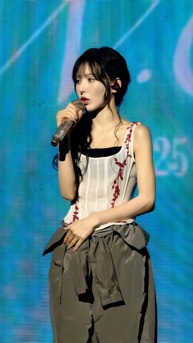 baabiebaebae's tweet photo. คุณหนูผมยาวว

#WENDY_WORLDTOUR_IN_BKK https://t.co/bXgsuMgqsI